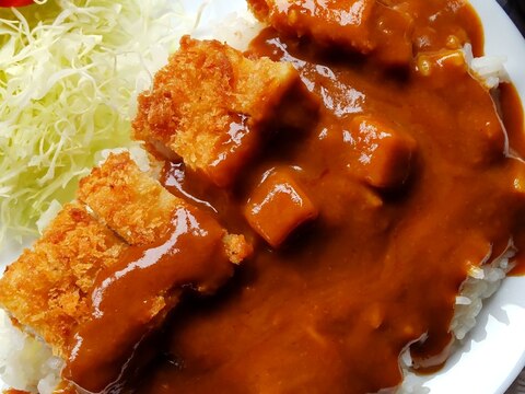 千切りキャベツと一緒に！カツカレー♪